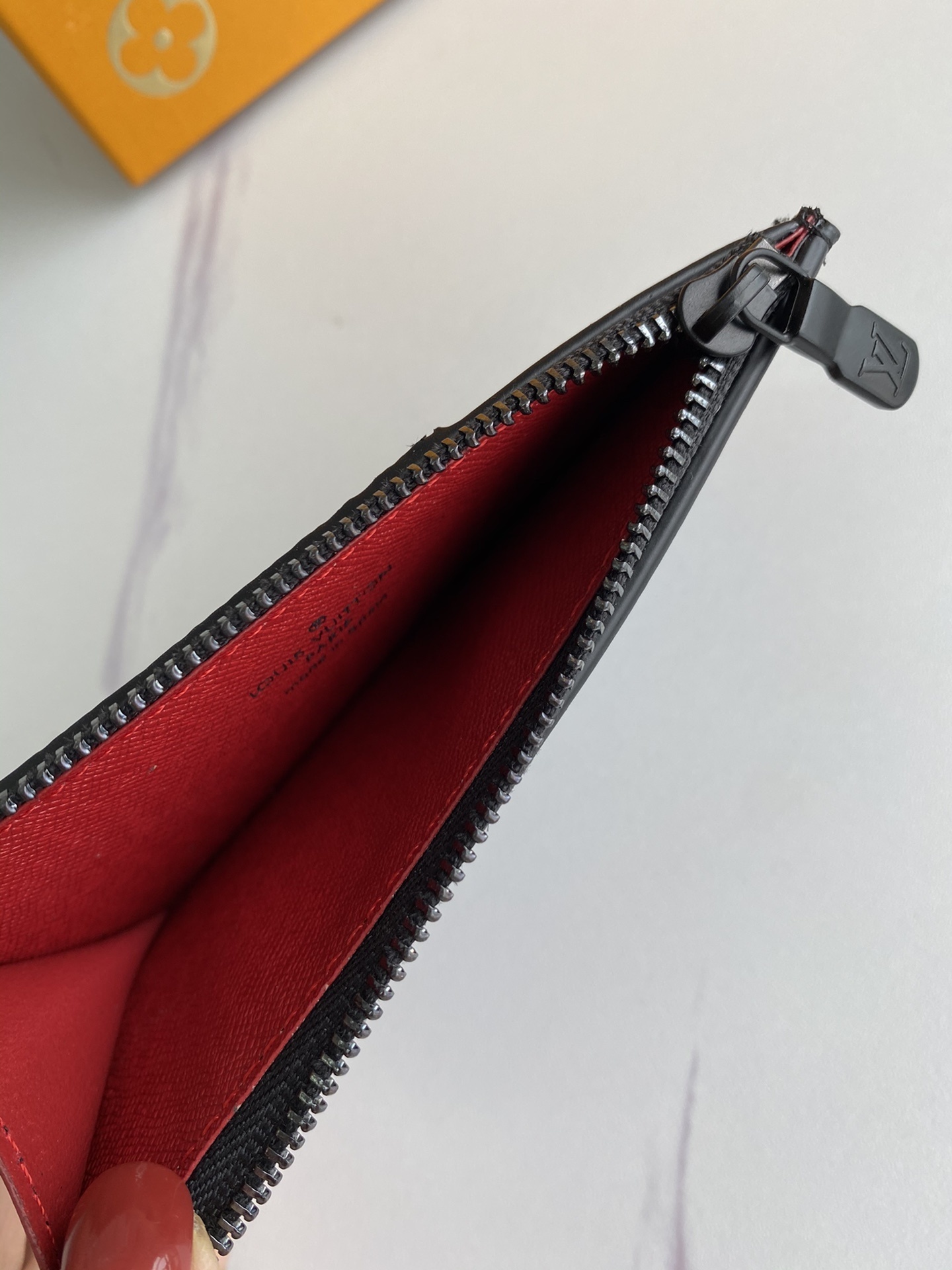 LV UTILITY COIN HOLDER N60354