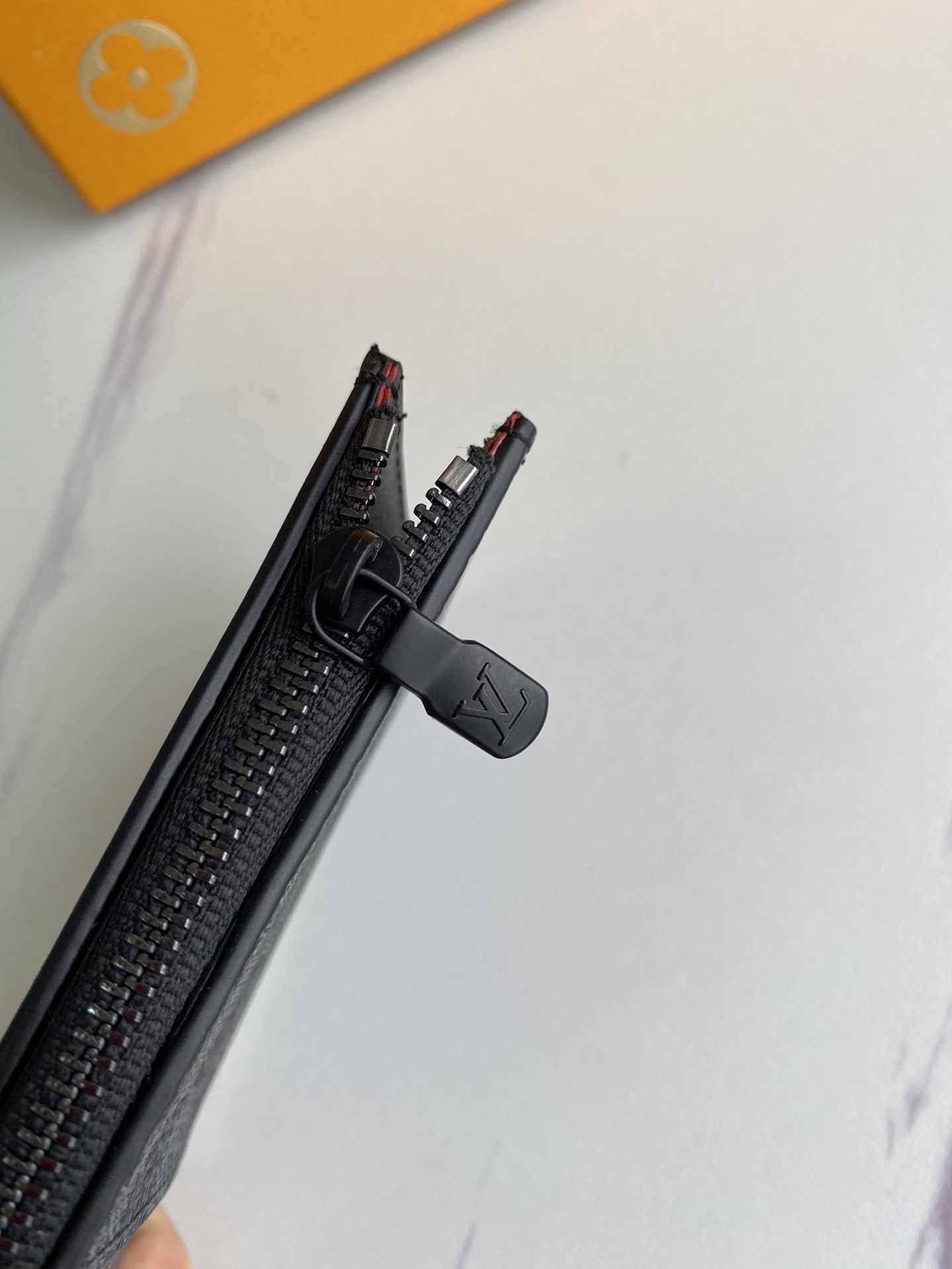 LV UTILITY COIN HOLDER N60354