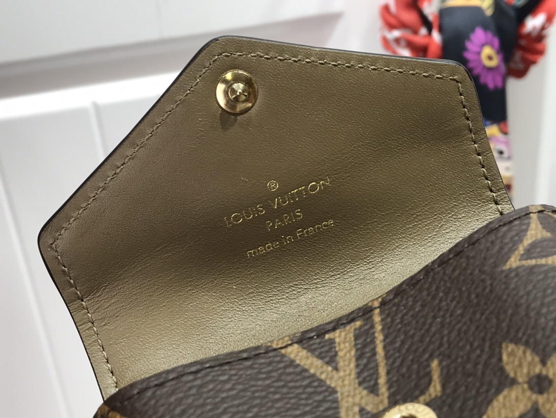 LV UTILITY CROSSBODY M80446