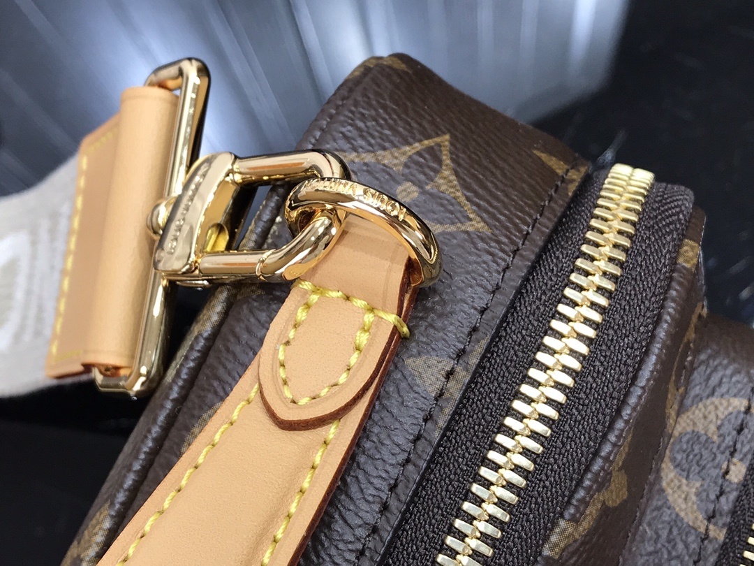 LV UTILITY CROSSBODY M80446