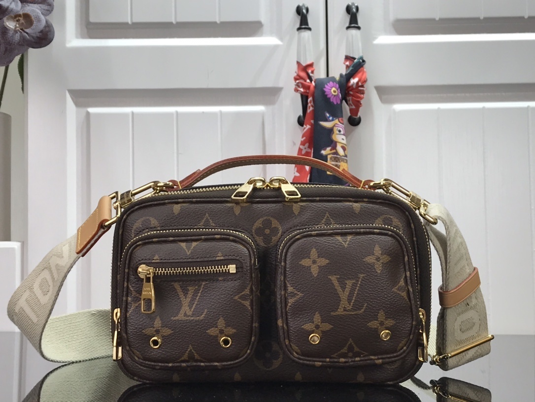 LV UTILITY CROSSBODY M80446