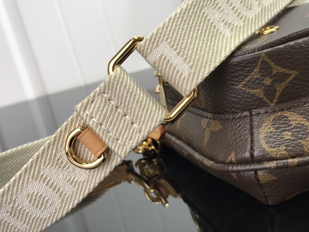 LV UTILITY PHONE SLEEVE M80746