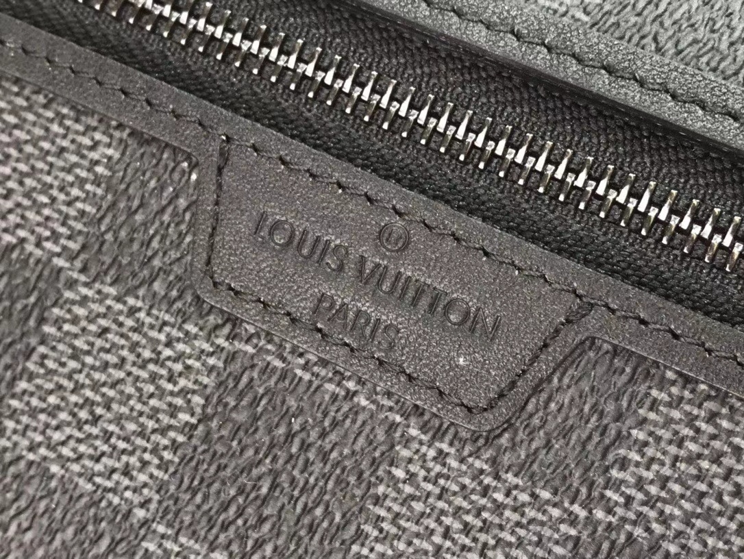 LV UTILITY ZIPPY wallet N60355