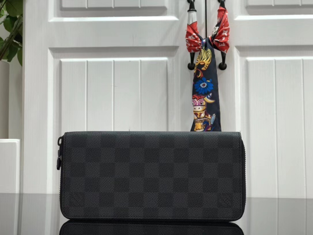 LV UTILITY ZIPPY wallet N60355