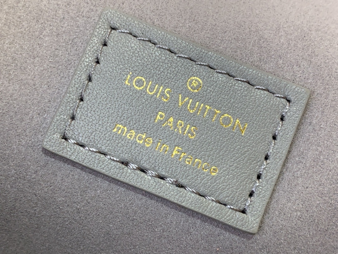 LV Vanity Chain Pouch m12427