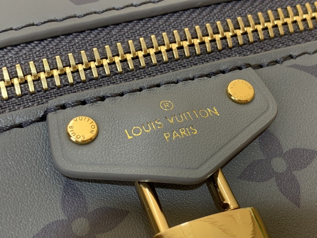LV Vanity Chain Pouch m12427