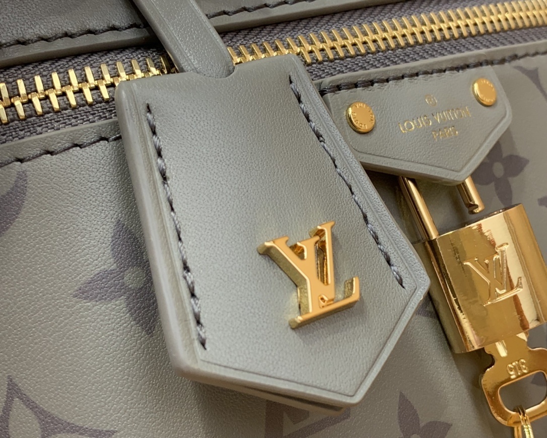 LV Vanity Chain Pouch m12427