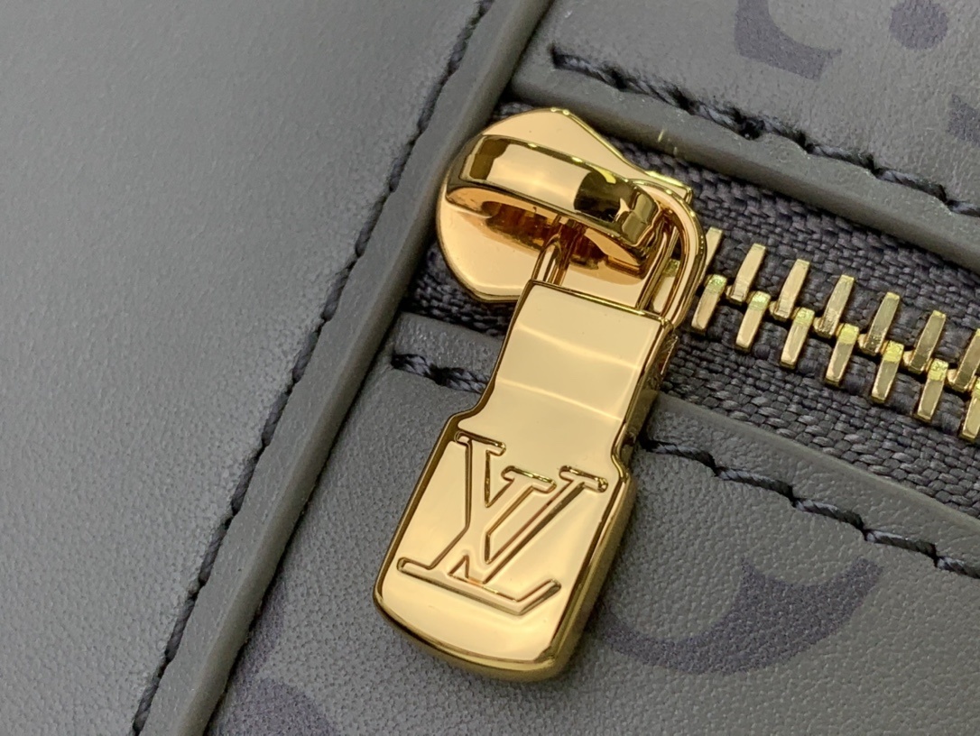 LV Vanity Chain Pouch m12427