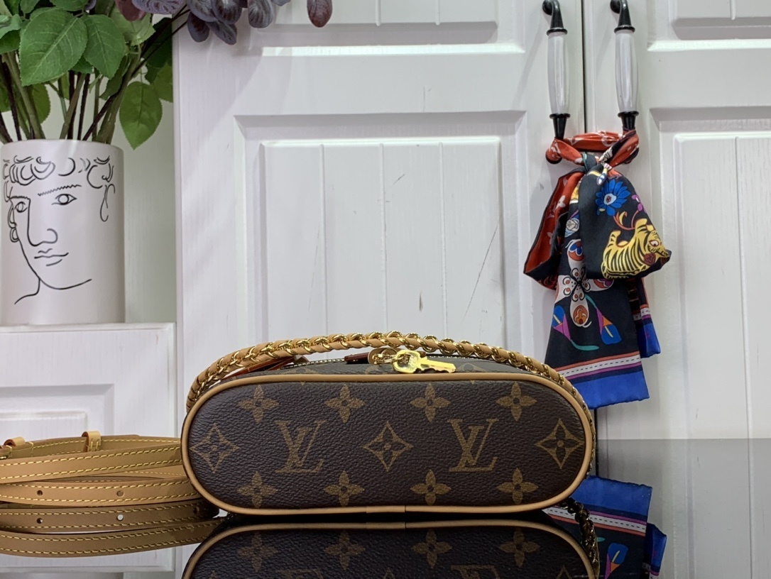 LV VANITY CHAIN POUCH M47125