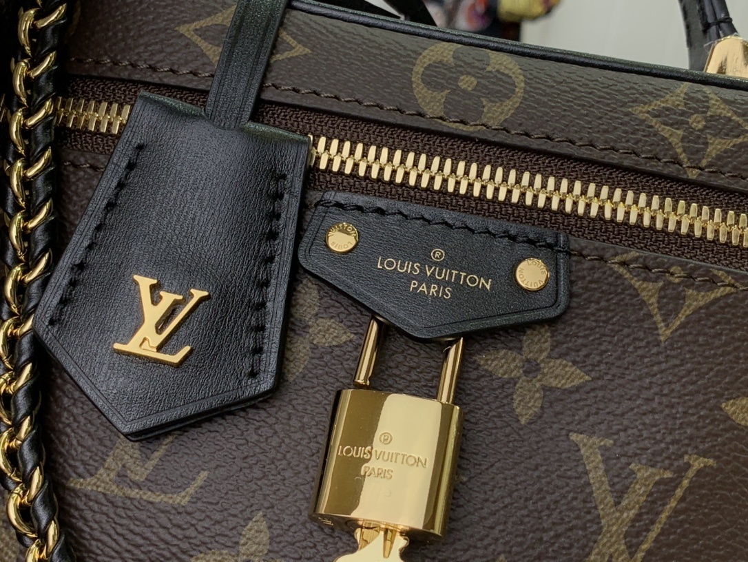 LV VANITY CHAIN POUCH M47125