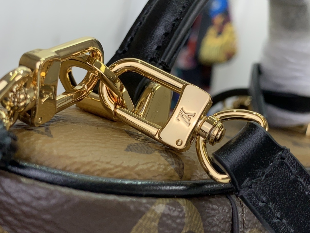 LV VANITY CHAIN POUCH M47125