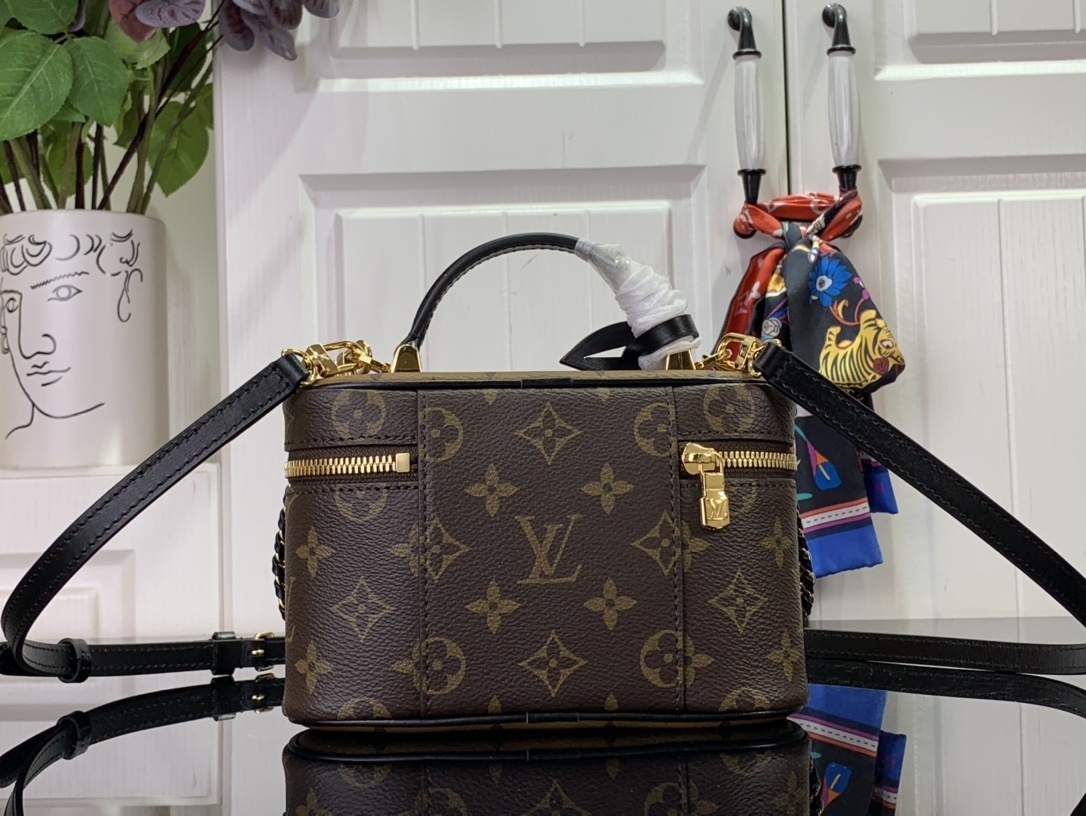 LV VANITY CHAIN POUCH M47125