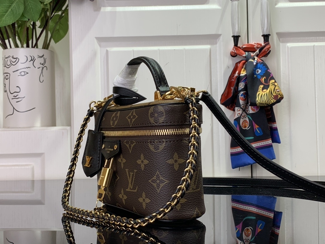 LV VANITY CHAIN POUCH M47125