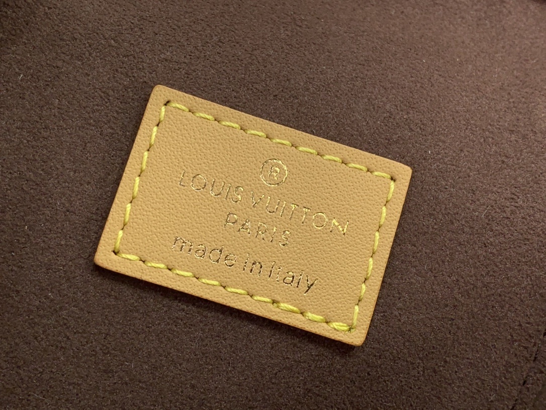 LV VANITY CHAIN POUCH M47125