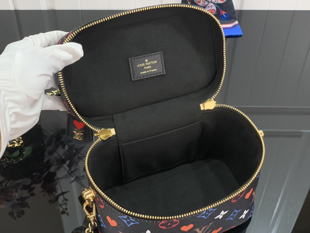 LV VANITY PM M45165BC