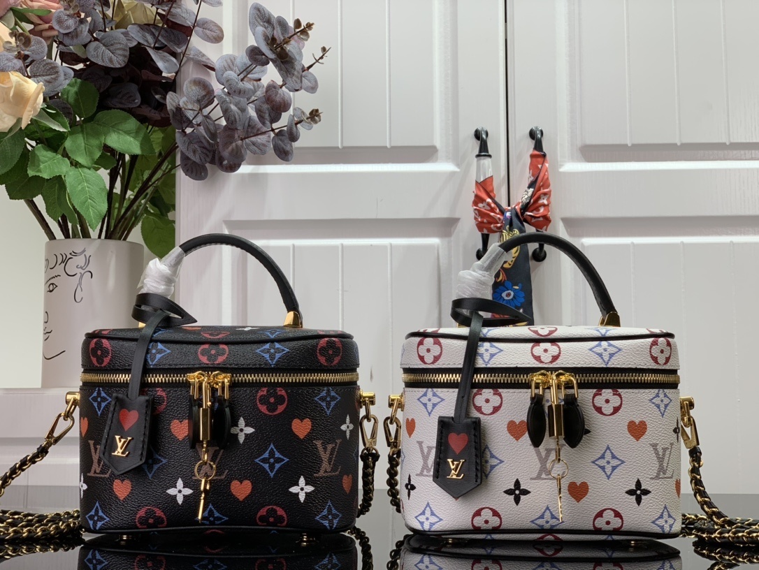 LV VANITY PM M45165BC