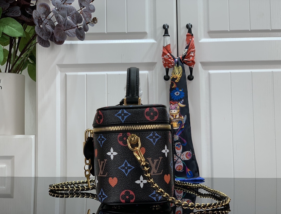 LV VANITY PM M45165BC