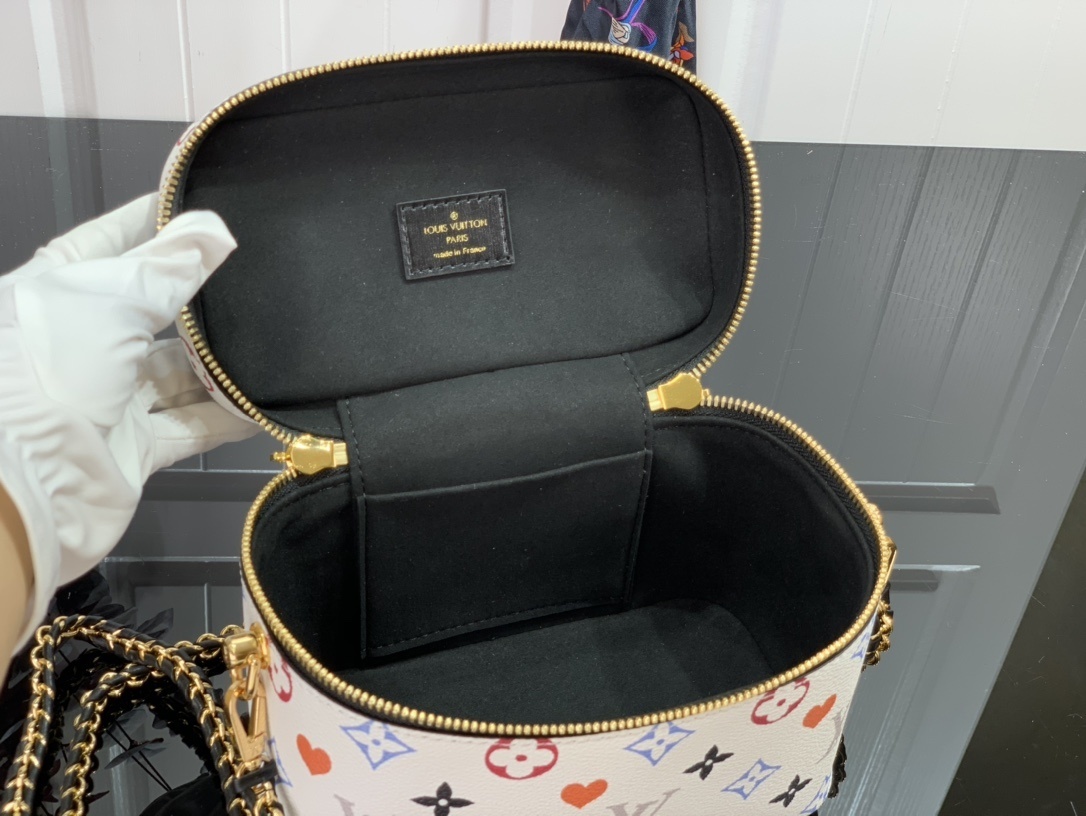LV VANITY PM M45165BC