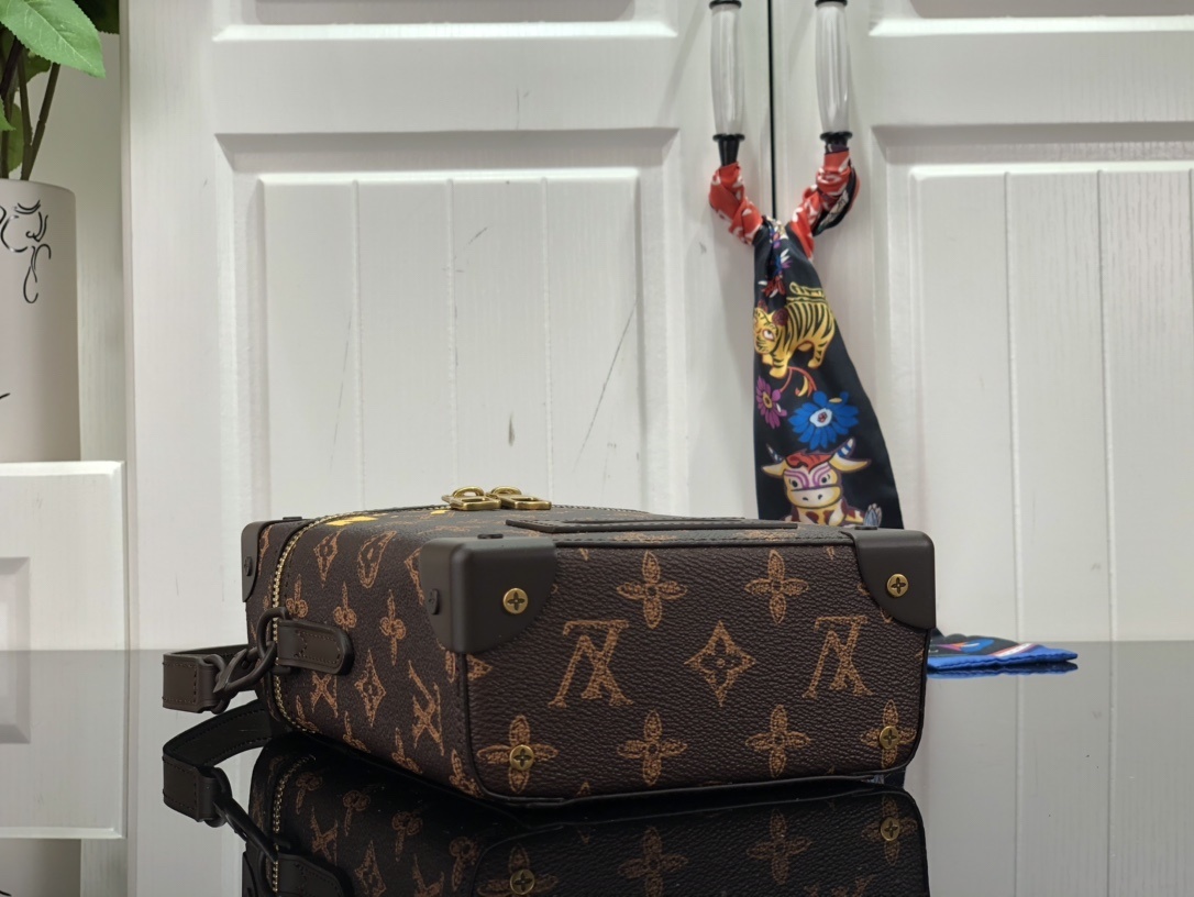 LV VERTICAL BOX TRUNK M59664