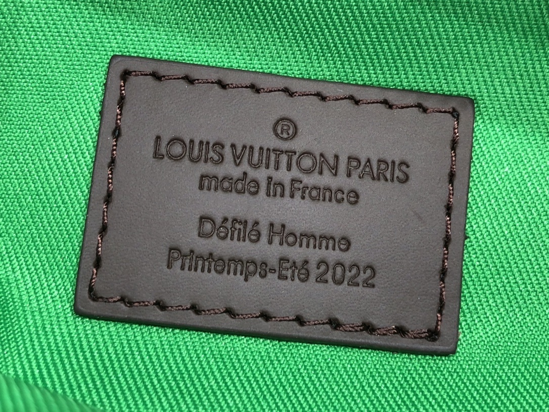 LV VERTICAL BOX TRUNK M59664