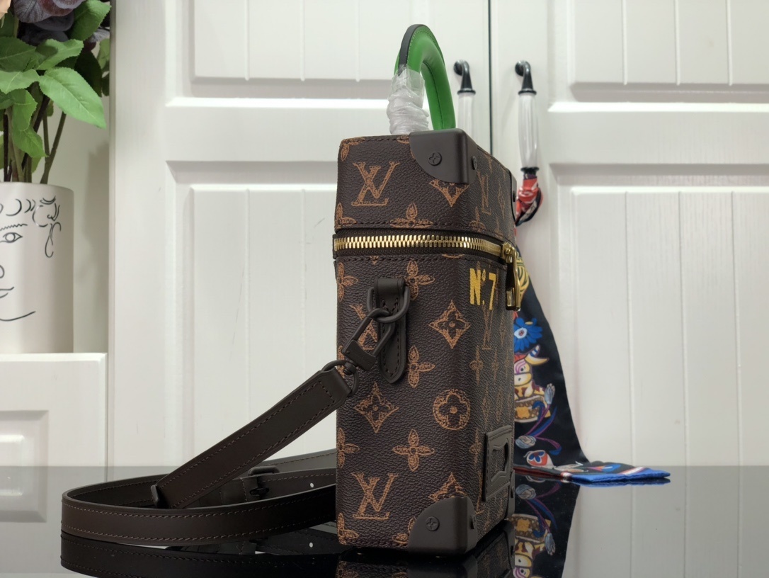 LV VERTICAL BOX TRUNK M59664