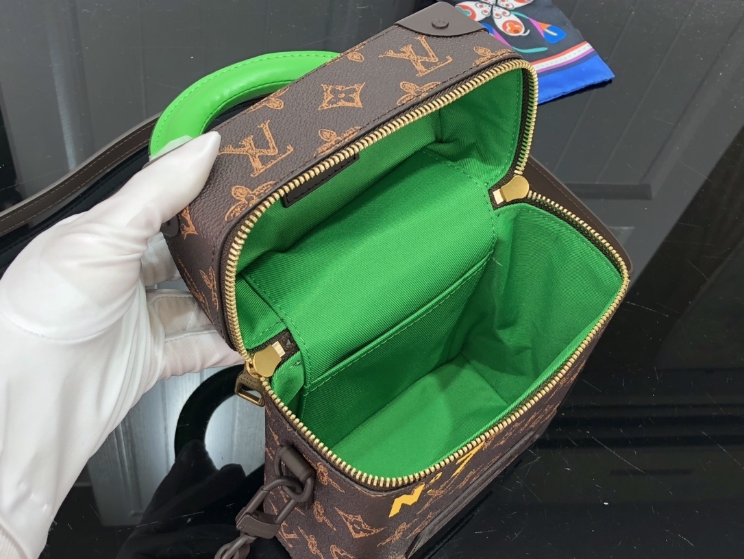 LV VERTICAL BOX TRUNK M59664