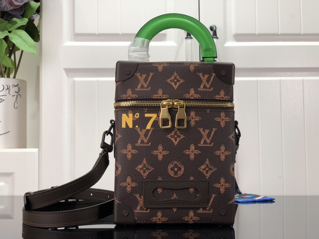 LV VERTICAL BOX TRUNK M59664