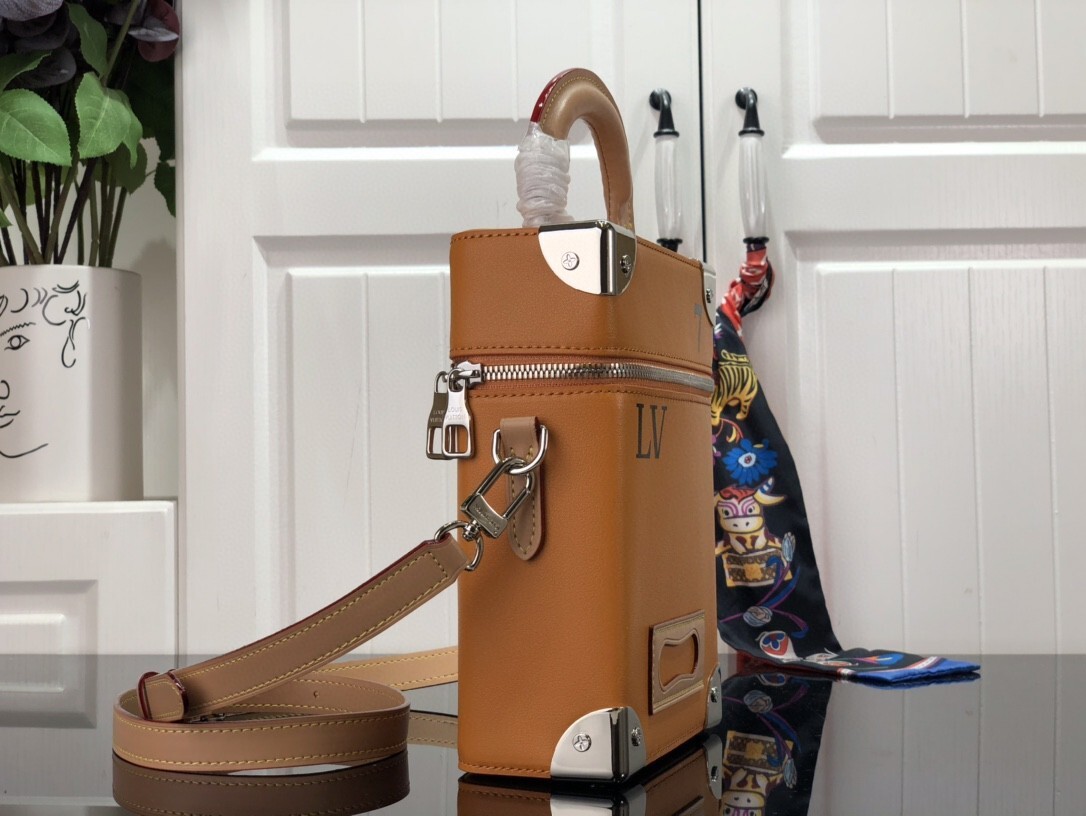 LV VERTICAL BOX TRUNK M59666