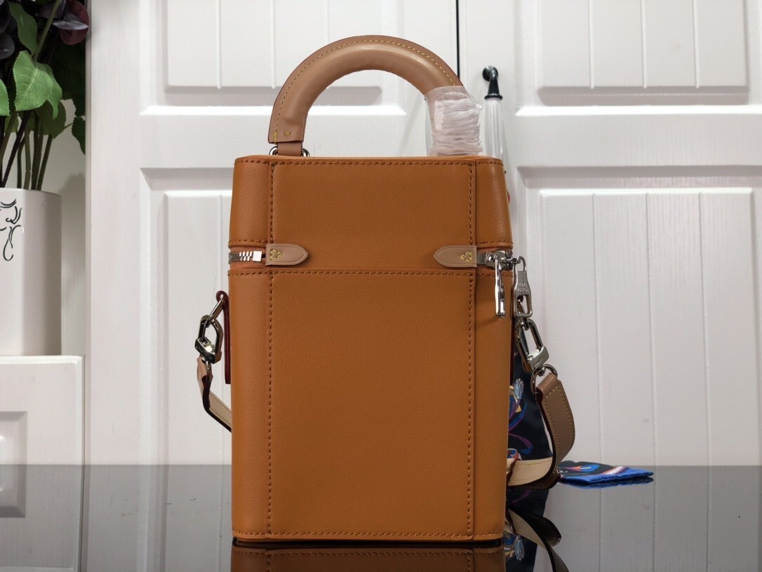 LV VERTICAL BOX TRUNK M59666