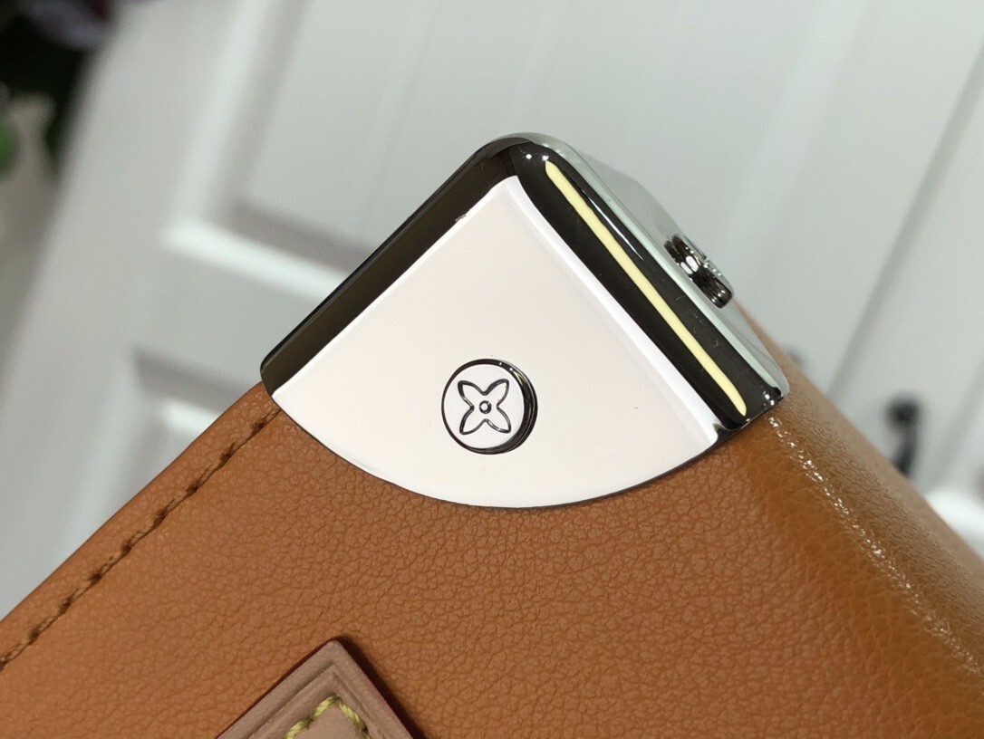 LV VERTICAL BOX TRUNK M59666