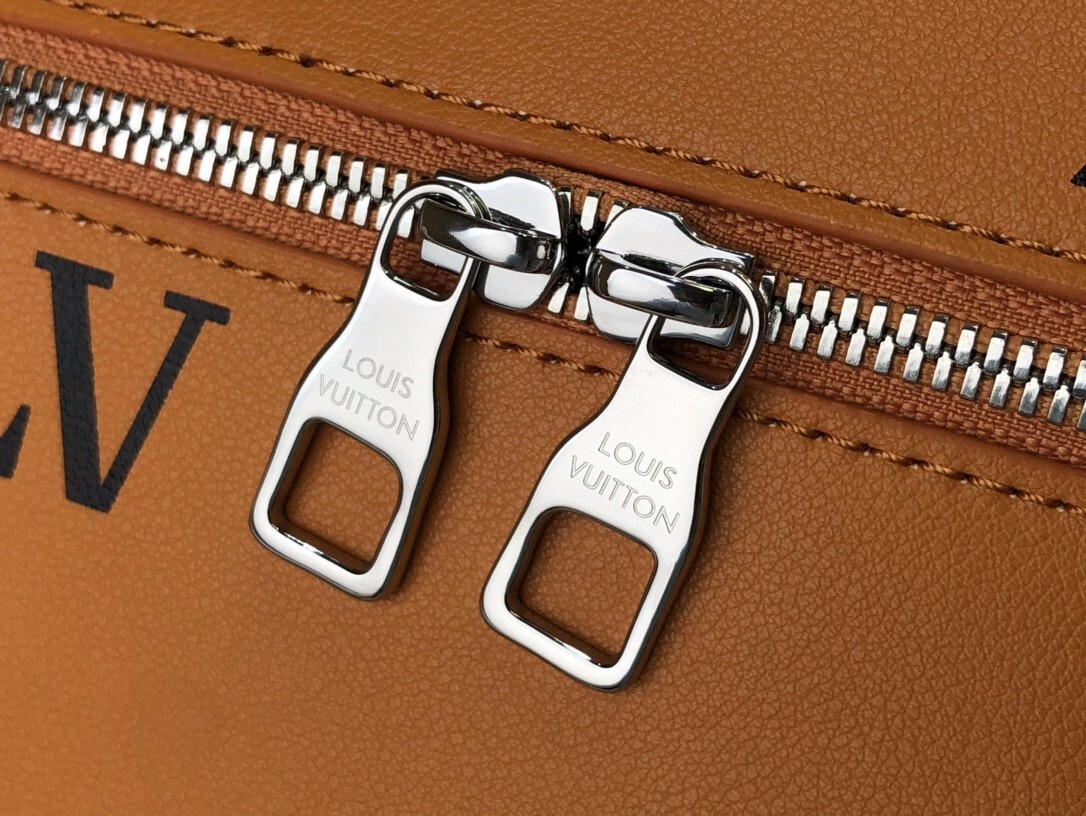 LV VERTICAL BOX TRUNK M59666