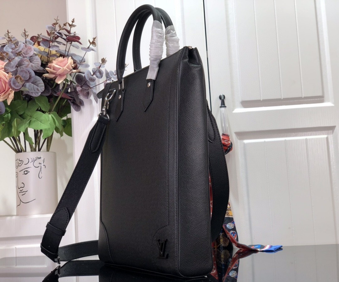 LV VERTICAL TOTE M30811