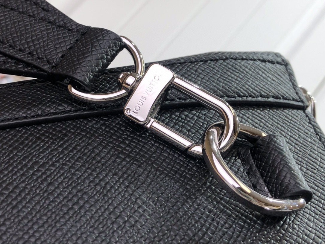 LV VERTICAL TOTE M30811