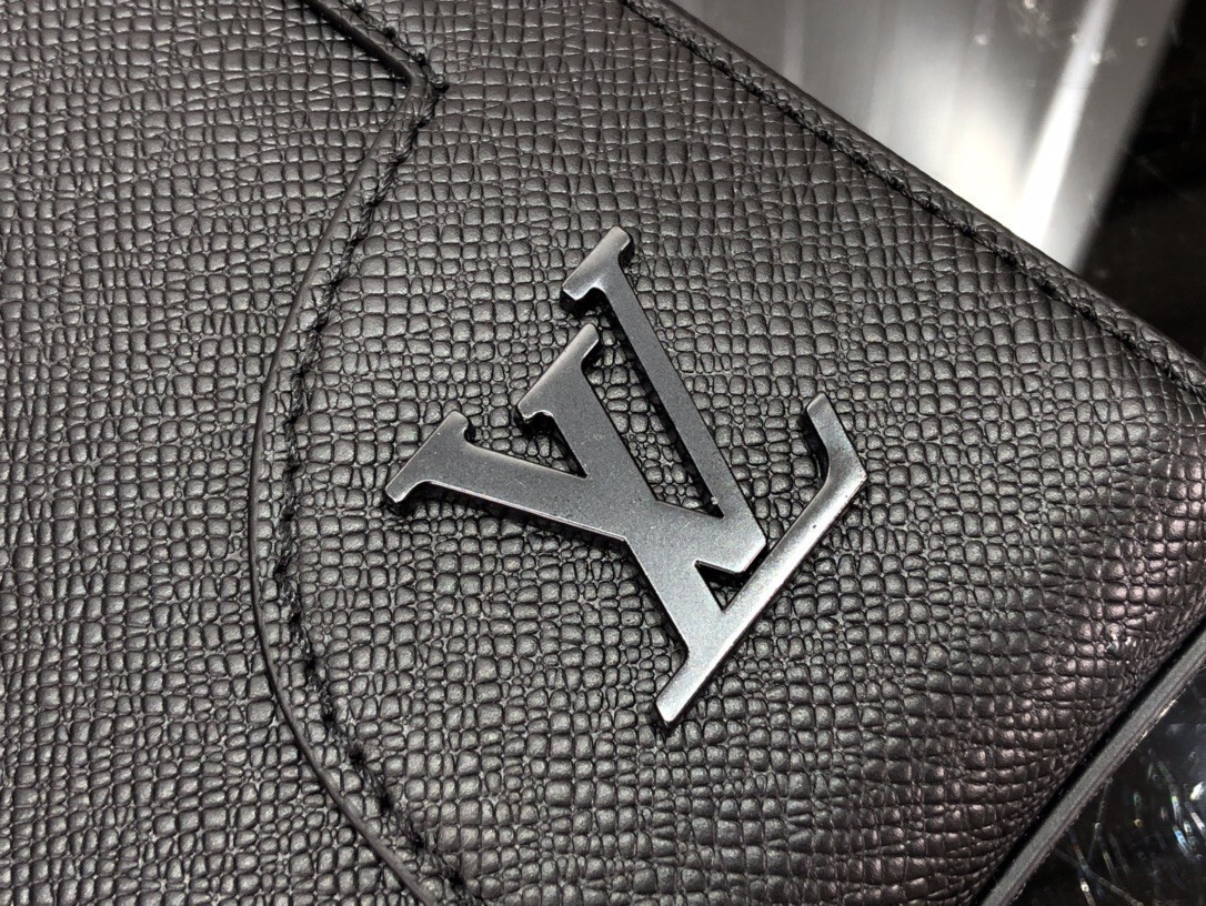 LV VERTICAL TOTE M30811