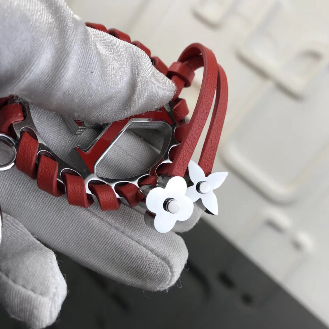 LV VERY BAG CHARM AND KEY HOLDER M63081