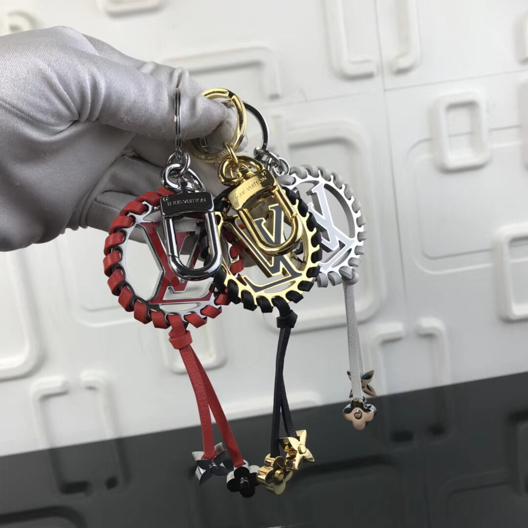 LV VERY BAG CHARM AND KEY HOLDER M63081