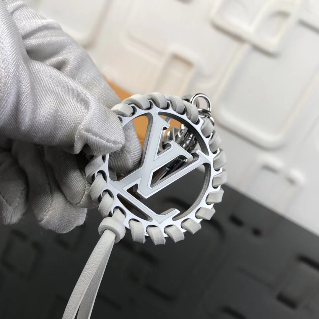 LV VERY BAG CHARM AND KEY HOLDER M63081