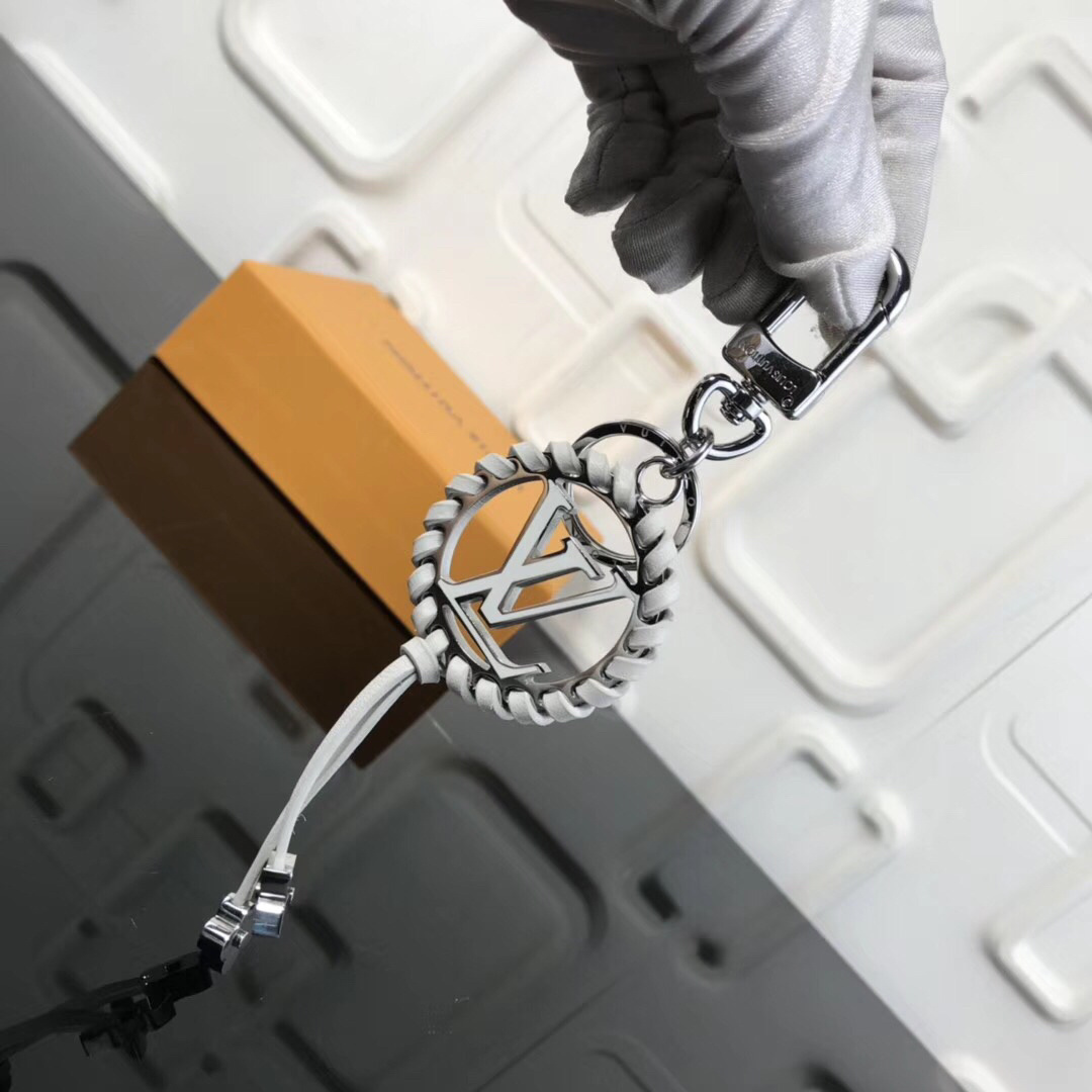 LV VERY BAG CHARM AND KEY HOLDER M63081