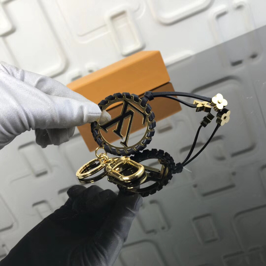 LV VERY BAG CHARM AND KEY HOLDER M63081