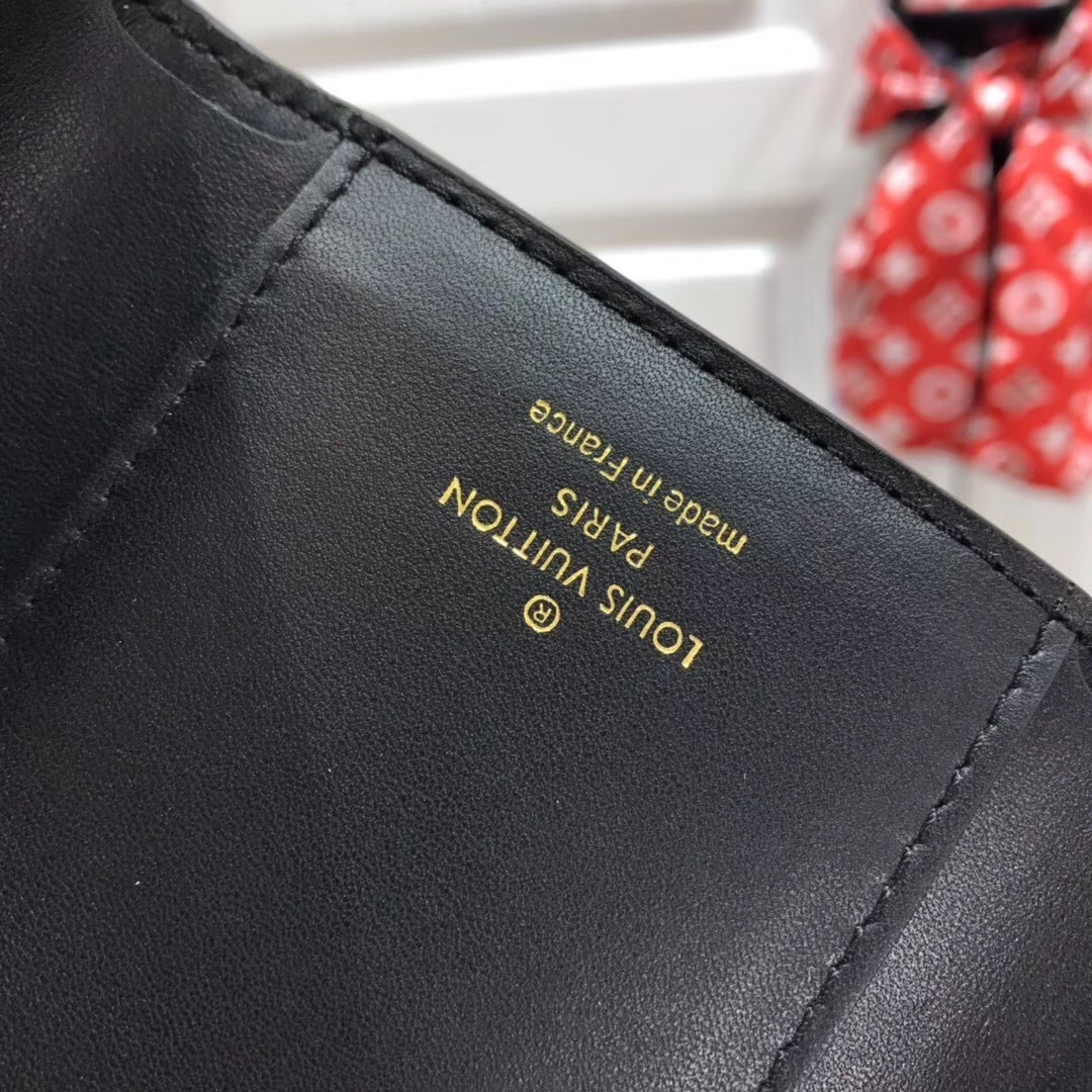 LV VERY COMPACT wallet M67496