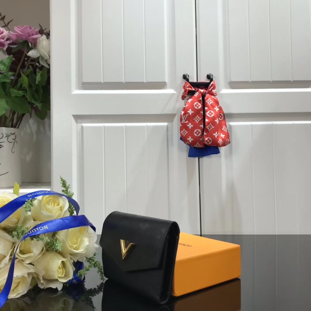 LV VERY COMPACT wallet M67496