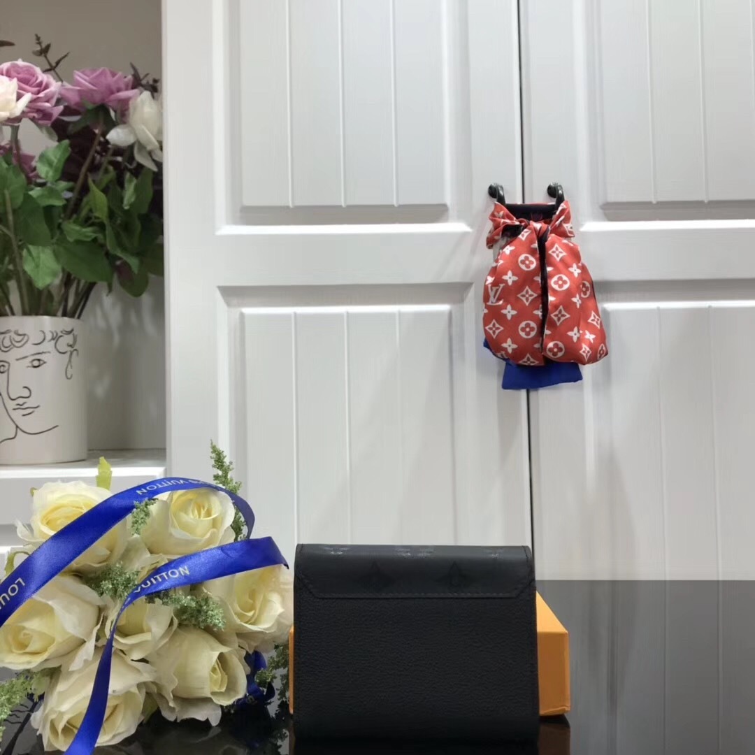 LV VERY COMPACT wallet M67496