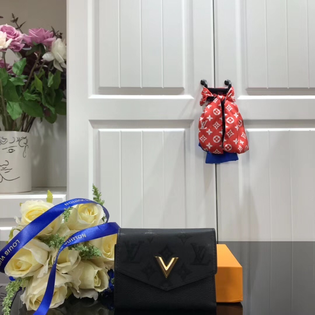 LV VERY COMPACT wallet M67496