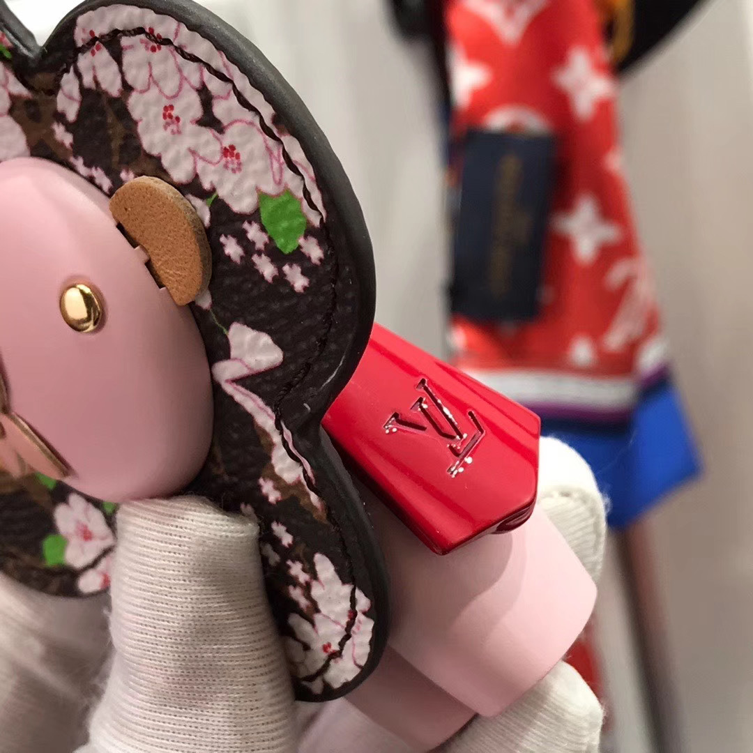 LV VIVIENNE BAG CHARM AND KEY HOLDER 111124C