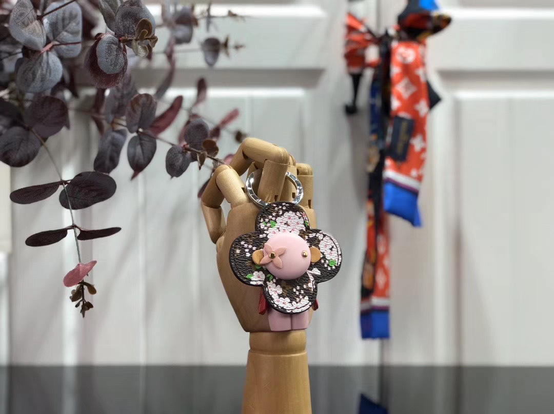 LV VIVIENNE BAG CHARM AND KEY HOLDER 111124C