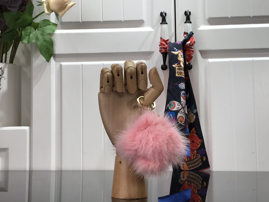 LV VIVIENNE FUR DOUDOU KEY HOLDER M69010 