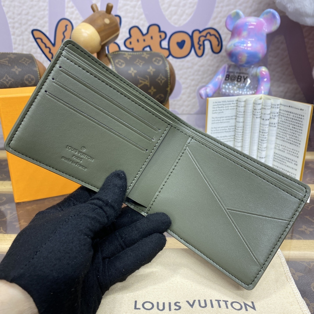LV wallet M12500