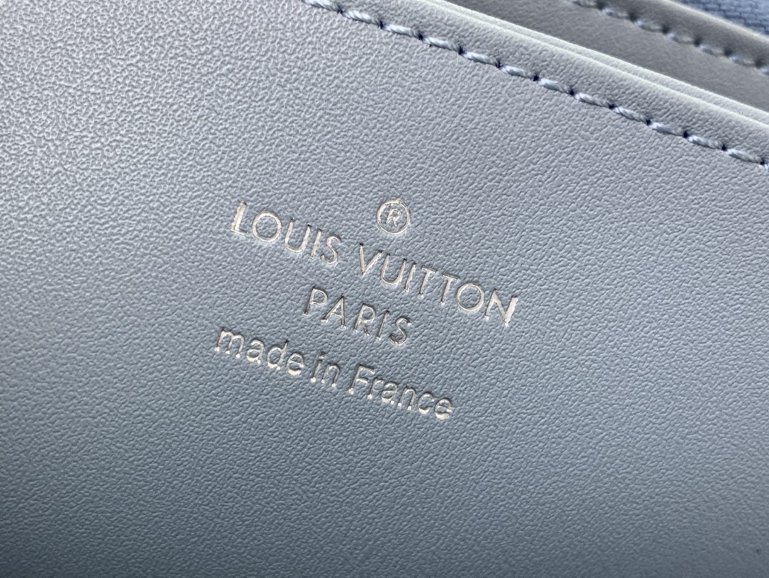 LV wallet M60017