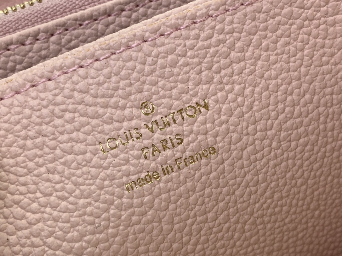 LV wallet M60017A