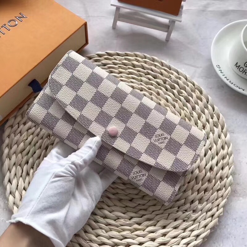 LV wallet M60136YD